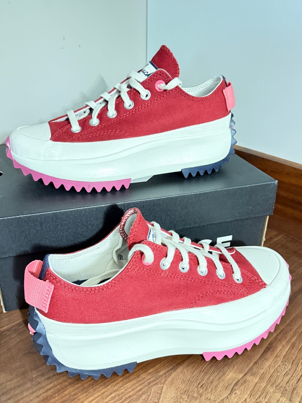 Converse Park Red/Watermelon Pink Run Star Hike OX Box Label